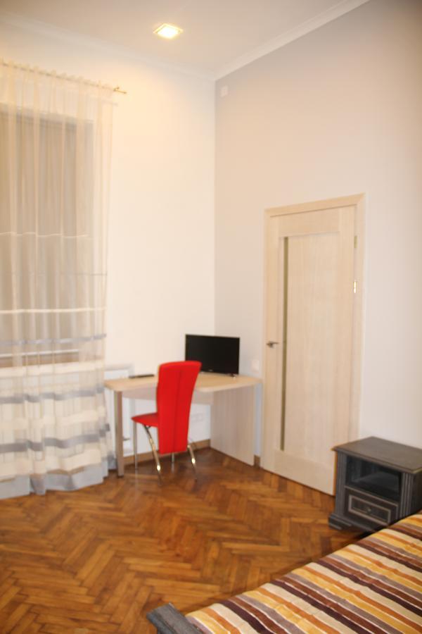לבוב Apartment On Khorvatska Street מראה חיצוני תמונה